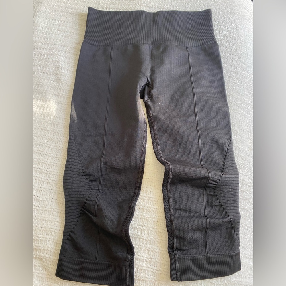 Lululemon Capri pants size 4